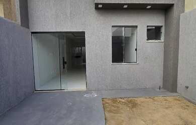 Imagem: A casa à venda possui 2 Dormitórios, 2 Banheiros, 2 Vagas