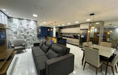 Imagem: A casa possui 4 Dormitórios, 2 Banheiros, 2 Vagas na garagem