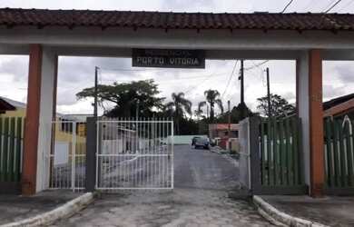 Imagem: A casa possui 3 Dormitórios, 2 Banheiros, 1 Vaga na garagem