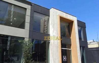 Imagem: O depósito possui 4 Vagas na garagem, 170m² de Área e está