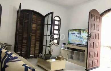 Imagem: A casa possui 3 Dormitórios, 4 Banheiros, 5 Vagas na garagem