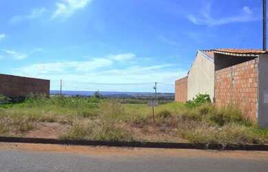 Imagem: O terreno à venda possui e está localizado em Jardim Ipanema