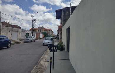 Imagem: A casa possui 2 Dormitórios, 2 Banheiros e está localizado