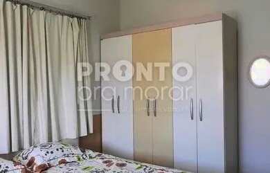 Imagem: A casa em condomínio possui 4 Dormitórios, 2 Banheiros, 1