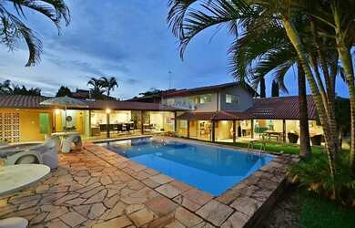 Imagem: A casa possui 5 Dormitórios, 5 Banheiros, 2 Vagas na garagem