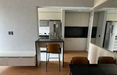 Imagem: O apartamento possui 2 Dormitórios, 1 Banheiro, 1 Vaga na garagem