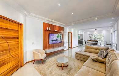 Imagem: A casa em condomínio possui 4 Dormitórios, 3 Banheiros, 2