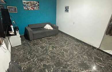 Imagem: A casa possui 1 Dormitório, 2 Banheiros, 4 Vagas na garagem