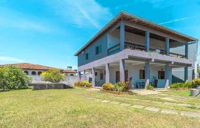 Imagem: A casa possui 5 Dormitórios, 4 Banheiros, 5 Vagas na garagem