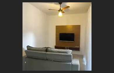 Imagem: A casa possui 2 Dormitórios, 2 Banheiros, 2 Vagas na garagem