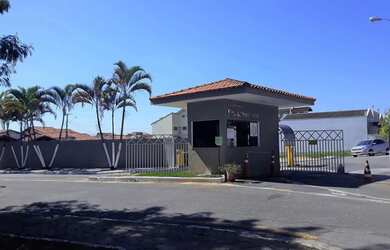 Imagem: A casa em condomínio possui 3 Dormitórios, 2 Banheiros, 2