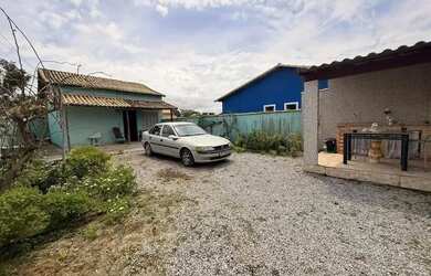 Imagem: A casa possui 1 Dormitório, 1 Banheiro, 2 Vagas na garagem