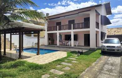 Imagem: A casa possui 3 Dormitórios, 2 Banheiros, 274m² de Área e