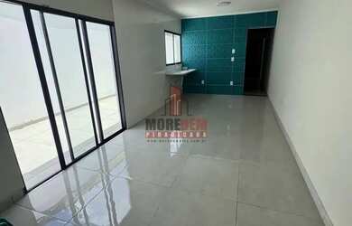 Imagem: A casa possui 3 Dormitórios, 2 Banheiros, 2 Vagas na garagem