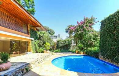 Imagem: A casa possui 5 Dormitórios, 5 Banheiros, 5 Vagas na garagem