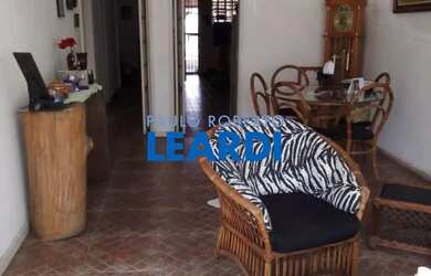 Imagem: A casa possui 5 Dormitórios, 2 Banheiros, 224m² de Área e