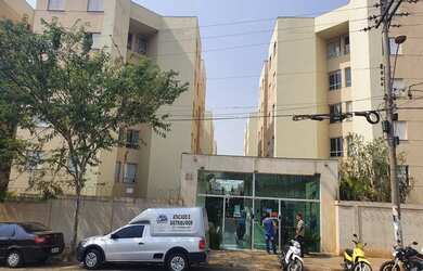 Imagem: O apartamento possui 2 Dormitórios, 1 Banheiro, 1 Vaga na garagem