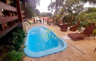 Imagem: A casa em condomínio possui 4 Dormitórios, 5 Banheiros, 2