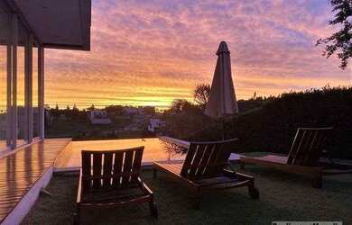 Imagem: A casa em condomínio possui 4 Dormitórios, 5 Banheiros, 3