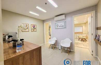 Imagem: O depósito possui 1 Vaga na garagem, 54m² de Área e está