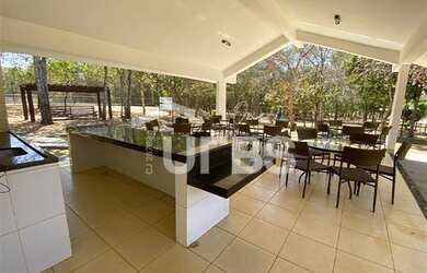 Imagem: A casa possui 4 Dormitórios, 5 Banheiros, 2 Vagas na garagem