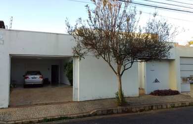 Imagem 2: Casa para venda 200m no Bairro Jardim Karaíba - Uberlândia com 4 suítes