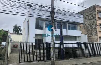 Imagem: O depósito possui 5 Vagas na garagem, 700m² de Área e está