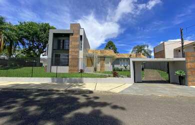 Imagem: A casa possui 1 Dormitório, 1 Banheiro, 5 Vagas na garagem