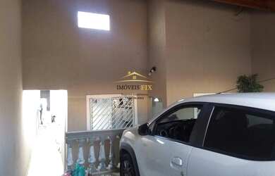 Imagem: A casa possui 3 Dormitórios, 2 Banheiros, 2 Vagas na garagem