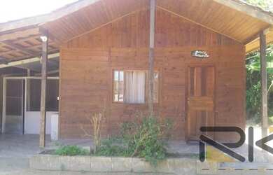 Imagem: A casa possui 2 Dormitórios, 2 Banheiros, 3 Vagas na garagem