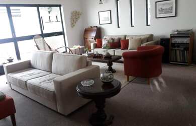 Imagem: O depósito possui 3 Vagas na garagem, 250m² de Área e está