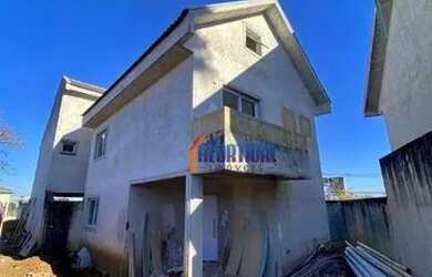 Imagem: A casa possui 3 Dormitórios, 2 Banheiros, 1 Vaga na garagem