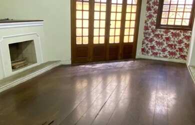 Imagem: A casa possui 4 Dormitórios, 3 Banheiros, 1 Vaga na garagem