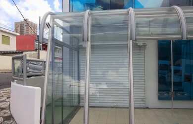 Imagem: A casa possui 3 Dormitórios, 1 Banheiro, 4 Vagas na garagem