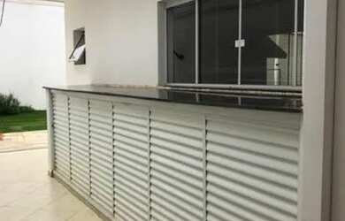 Imagem: A casa em condomínio possui 4 Dormitórios, 4 Banheiros, 4