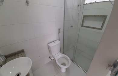 Imagem: A casa possui 3 Dormitórios, 5 Banheiros, 2 Vagas na garagem