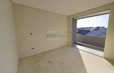 Imagem: A casa possui 3 Dormitórios, 5 Banheiros, 2 Vagas na garagem