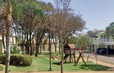 Imagem: A casa em condomínio possui 3 Dormitórios, 3 Banheiros, 2