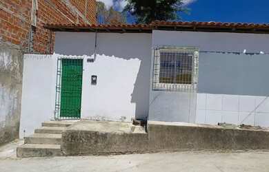 Imagem: A casa possui 1 Dormitório, 2 Banheiros e está localizado