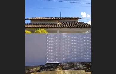 Imagem: A casa possui 2 Dormitórios, 1 Banheiro, 1 Vaga na garagem