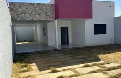 Imagem: A casa possui 2 Dormitórios, 2 Banheiros, 3 Vagas na garagem