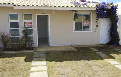 Imagem: A casa em condomínio possui 3 Dormitórios, 2 Banheiros e 3