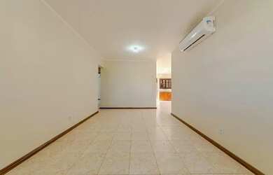 Imagem: A casa possui 3 Dormitórios, 1 Banheiro, 1 Vaga na garagem