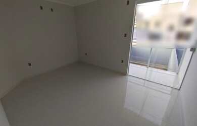 Imagem: A casa possui 3 Dormitórios, 3 Banheiros, 2 Vagas na garagem