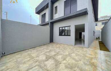 Imagem: A casa possui 3 Dormitórios, 3 Banheiros, 128m² de Área e