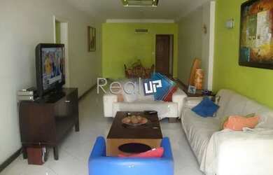 Imagem: O apartamento possui 3 Dormitórios, 5 Banheiros, 1 Vaga na