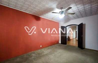 Imagem: A casa possui 3 Dormitórios, 4 Banheiros, 4 Vagas na garagem