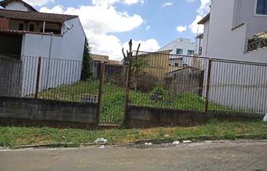 Imagem: O terreno à venda possui e está localizado em Aeroporto