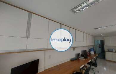 Imagem: O depósito possui 1 Vaga na garagem, 33m² de Área e está