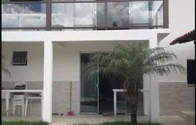 Imagem: A casa possui 3 Dormitórios, 3 Banheiros, 5 Vagas na garagem